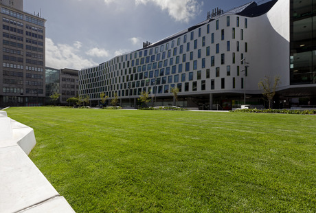 UTS opens 6 Star science and health building