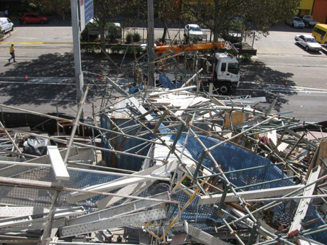 Scaffold collapses: safety alert Scaffold collapses: safety alert