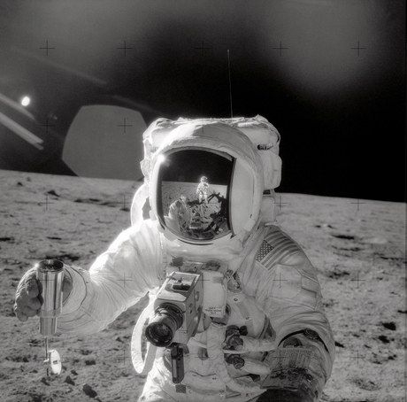 The mystery of organic matter in lunar samples The mystery of organic matter in lunar samples