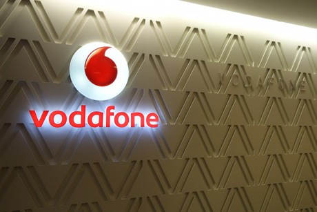 Optus tops Vodafone in complaints; S Central ex-CEO jailed; Pilots&rsquo; iPad errors caused mishap