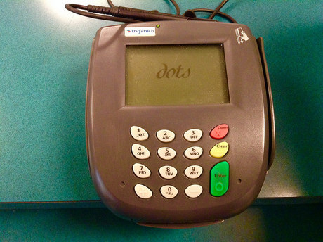 Australian shoppers prefer tap and go over cash