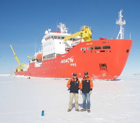 Sonar mapping inside Antarctic glaciers Sonar mapping inside Antarctic glaciers