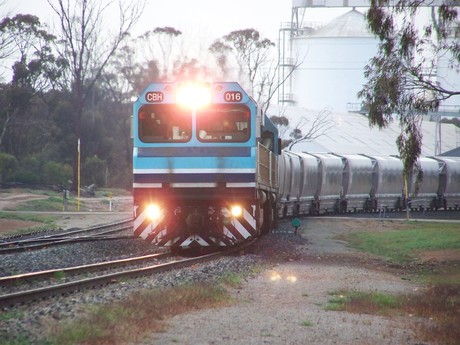 Comms consoles keep rail network on track Comms consoles keep rail network on track