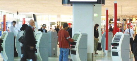 Airline passengers prefer self-service tech Airline passengers prefer self-service tech