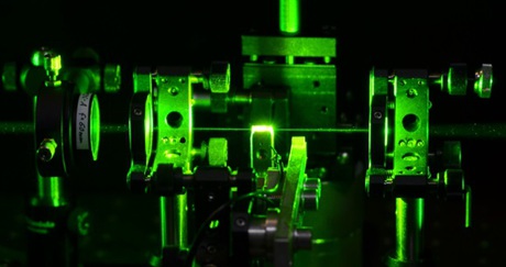 A diamond-based approach to ultrapure lasers A diamond-based approach to ultrapure lasers