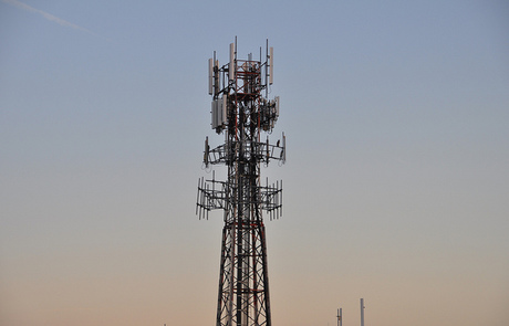 Government to auction 700 MHz spectrum