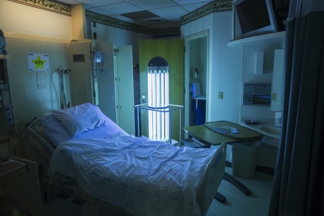 UV light can aid hospitals&#39; fight to wipe out drug-resistant superbugs