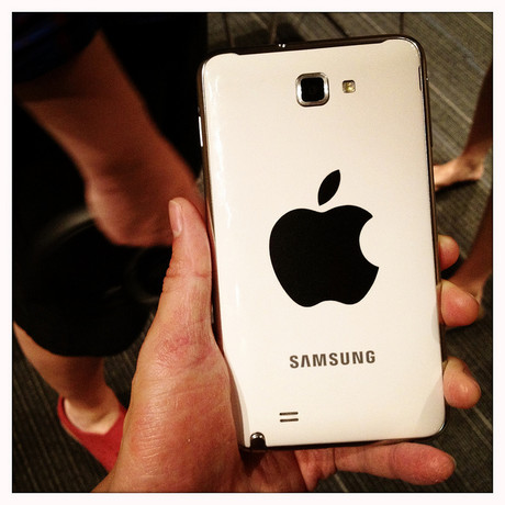 Apple retakes crown as top smartphone vendor