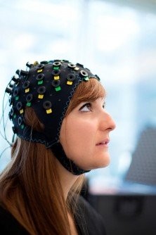 Locked-in patients communicate through brain-computer interface
