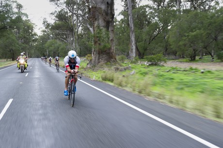 Extending coverage via airborne repeaters