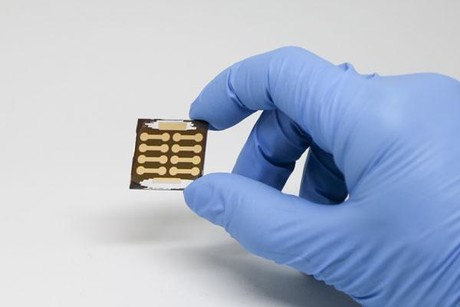 Low-temperature manufacturing for low-cost solar cells Low-temperature manufacturing for low-cost solar cells