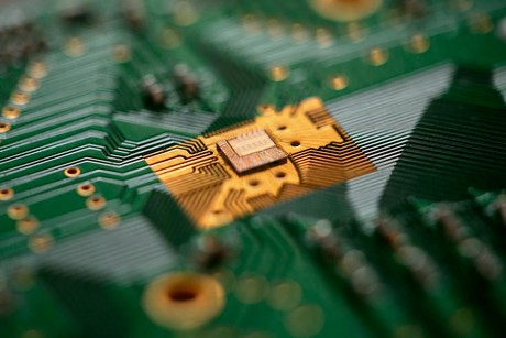 Headphones inspire SDR chip Headphones inspire SDR chip