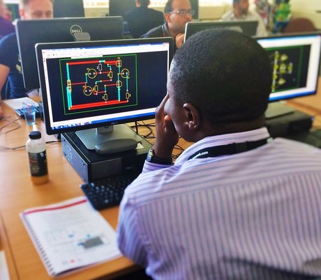 100,000 users for free PCB design tool