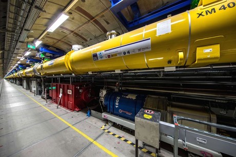 World&#39;s biggest X-ray laser generates first light