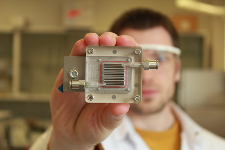 Generating power from polluted air Generating power from polluted air