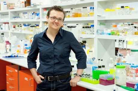 Fighting superbugs with microscopic tracks