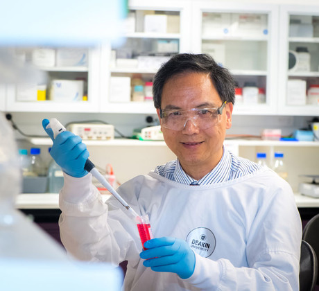 Deakin University and Chinese biotech company set up lab to develop cancer-detecting blood test