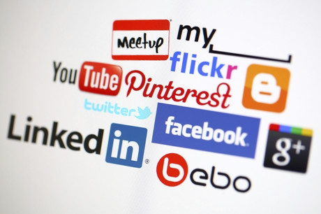 Australians spend 100 minutes per day on social media