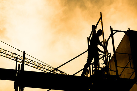 Worker falls despite edge protection system