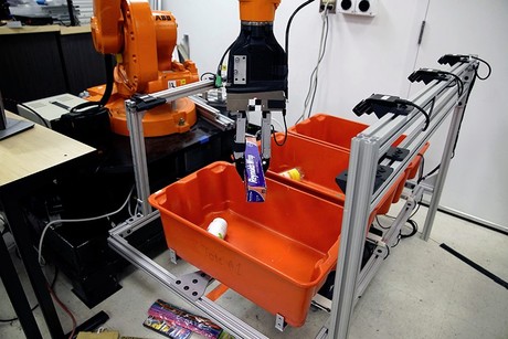Robo-picker recognises random objects