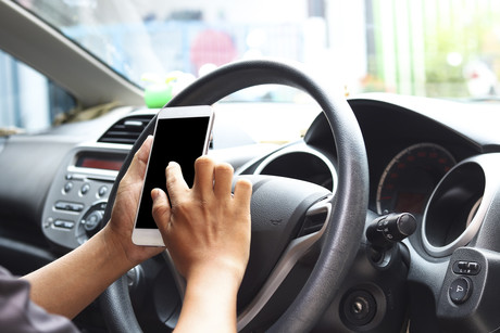 Drivers don&#39;t recognise dangers of mobile phone use