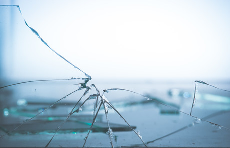 Falling glass sheets crush worker Falling glass sheets crush worker