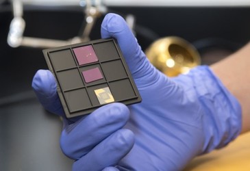 Patterning tiny devices with atomic precision Patterning tiny devices with atomic precision