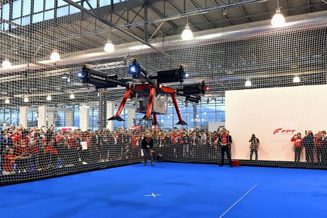 Megadrone breaks record for lifting heaviest load