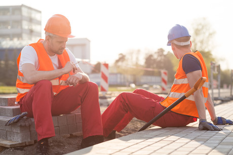 Rigger pleads guilty, fined $4K, for two crushed workers Rigger pleads guilty, fined $4K, for two crushed workers