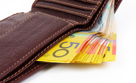 Half a billion dollars lost to scammers last year: ACCC