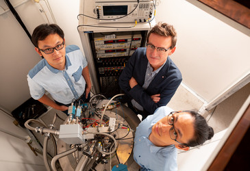 Researchers measure accuracy of silicon two-qubit operations Researchers measure accuracy of silicon two-qubit operations