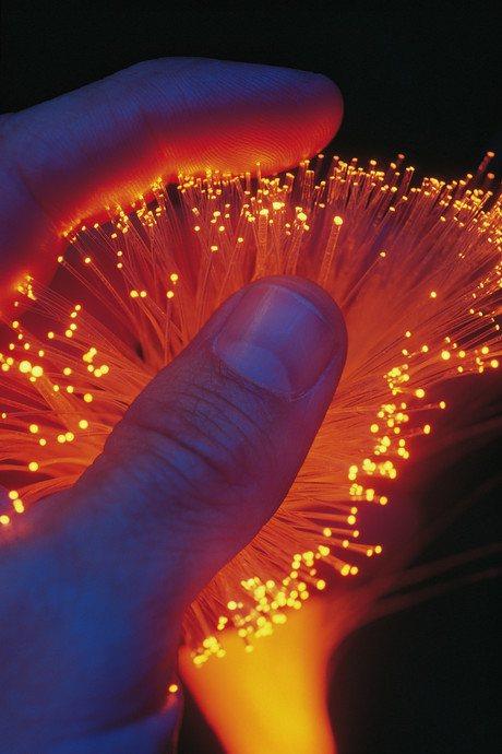 Light beam device packs more into optical fibre