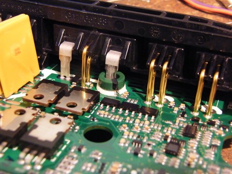 Current sensing in brushless motor drives: shunt vs current sensors
