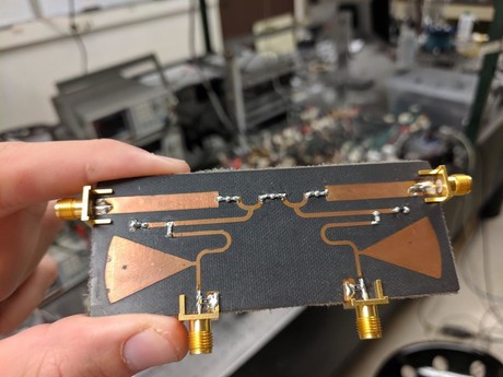 Synthetic Hall effect for one-way radio transmission