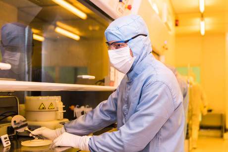 Creating a room-temperature qubit component Creating a room-temperature qubit component