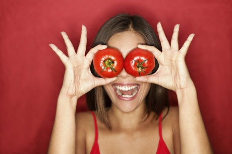 How can tomatoes improve sperm quality?