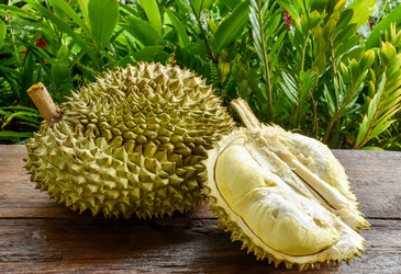 Using smelly fruit to charge your phone