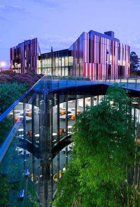 Renewable power adopted by Macquarie Uni Renewable power adopted by Macquarie Uni
