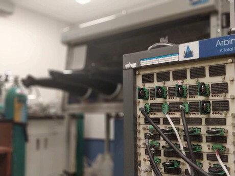 Extending the life cycle of lithium&ndash;sulfur batteries