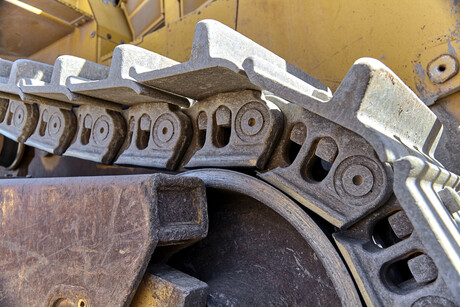 NT worker dies falling from the tracks of an excavator