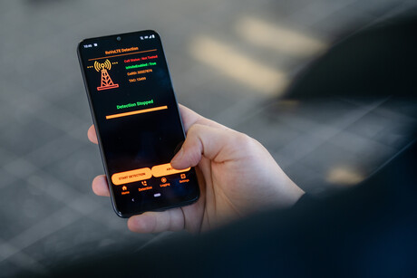 Security gap enables eavesdropping on mobile phone calls