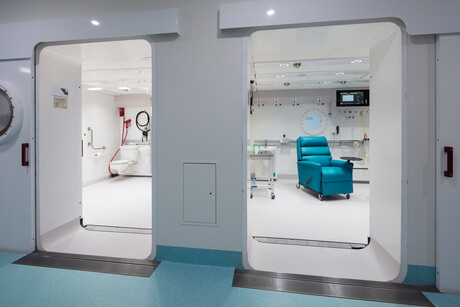 RHH opens medical hyperbaric chamber
