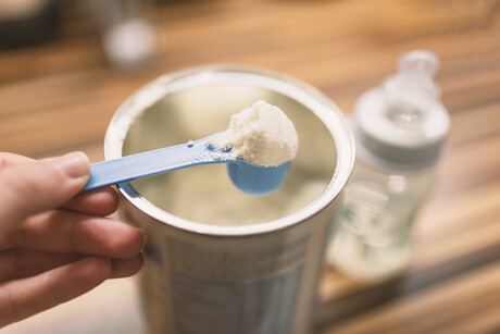 Minimising microplastics release when preparing infant formula