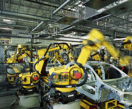 KUKA wins Mercedes body-in-white production contract KUKA wins Mercedes body-in-white production contract