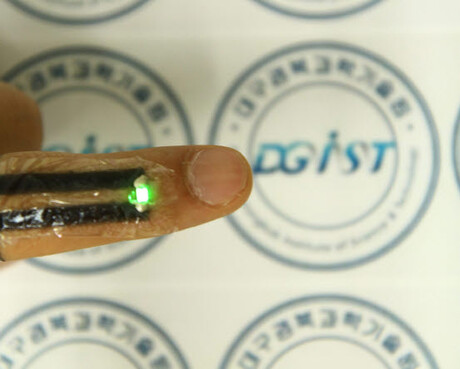 Polymer electrode suitable for e-skin applications