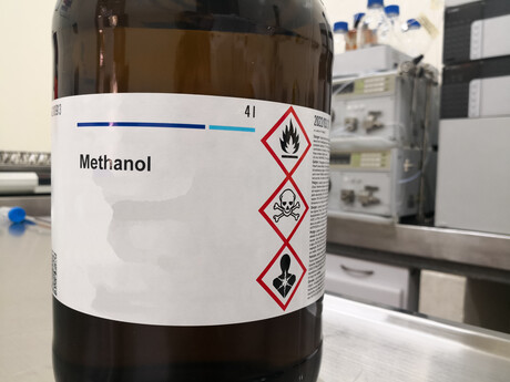 Methanol fuel cells improved with a protective carbon shell Methanol fuel cells improved with a protective carbon shell