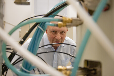 Stable silver wire measures just one atom wide Stable silver wire measures just one atom wide