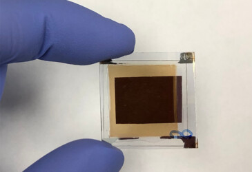 Compact device converts infrared light into images Compact device converts infrared light into images
