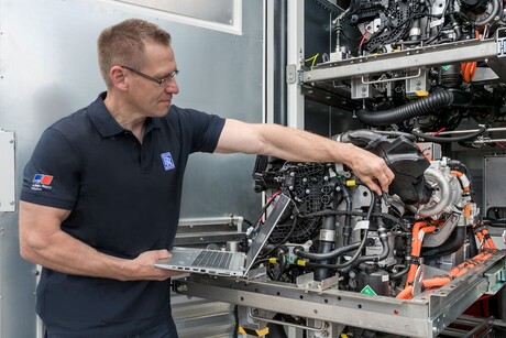 Rolls-Royce builds fuel cell backup power demonstrator