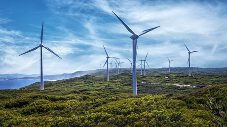 Maximising the energy extraction of wind farms